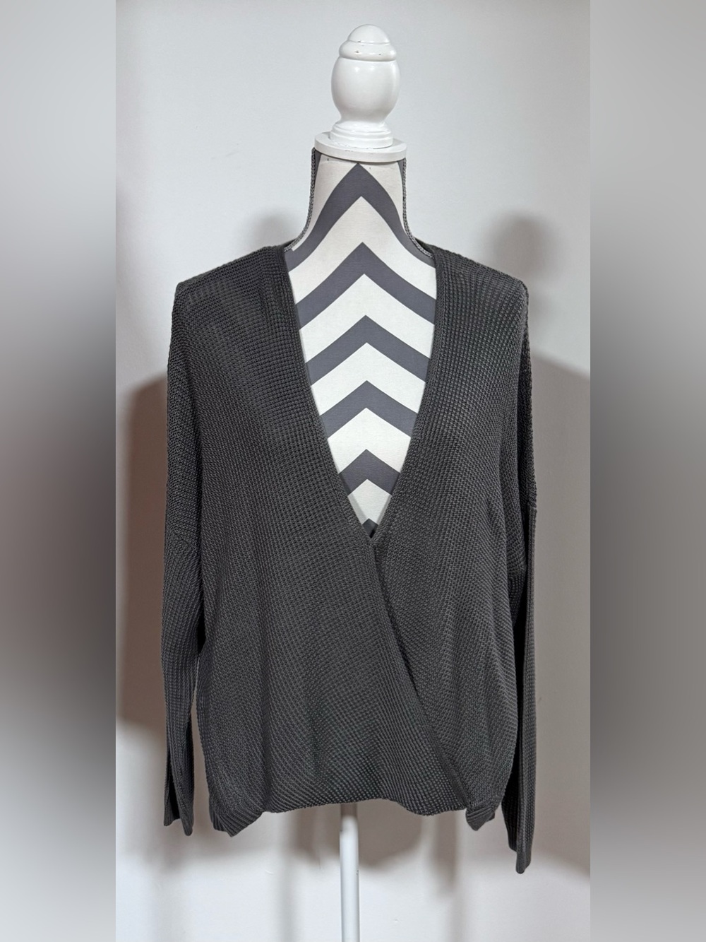 Soho Jeans New York & Company Womens Charcoal Grey Waffle Knit High Low Sweater